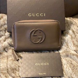 Gucci brown soho zip wallet